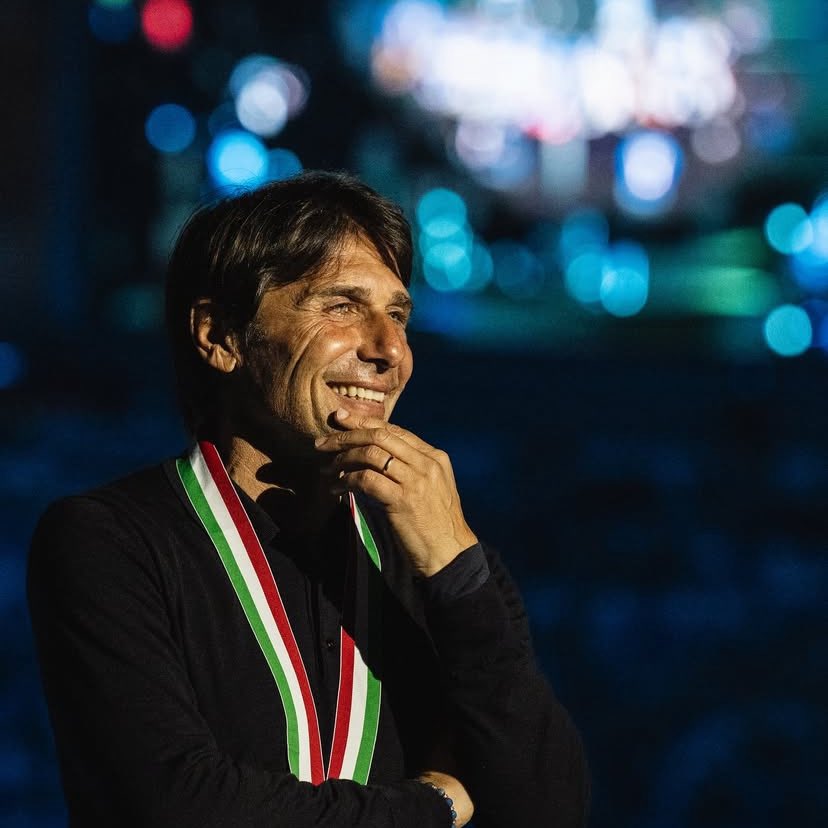 DeAndre và Conte đã có bài phát biểu trước công chúng và cùng nhau xác nhận Conte sẽ tiếp tục dẫn dắt Napoli