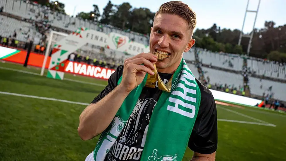 BBC: Giám đốc Pháo thủ Berta đã bay tới Bồ Đào Nha để nói chuyện với Sporting CP và sắp hoàn tất việc ký hợp đồng với Džekeres