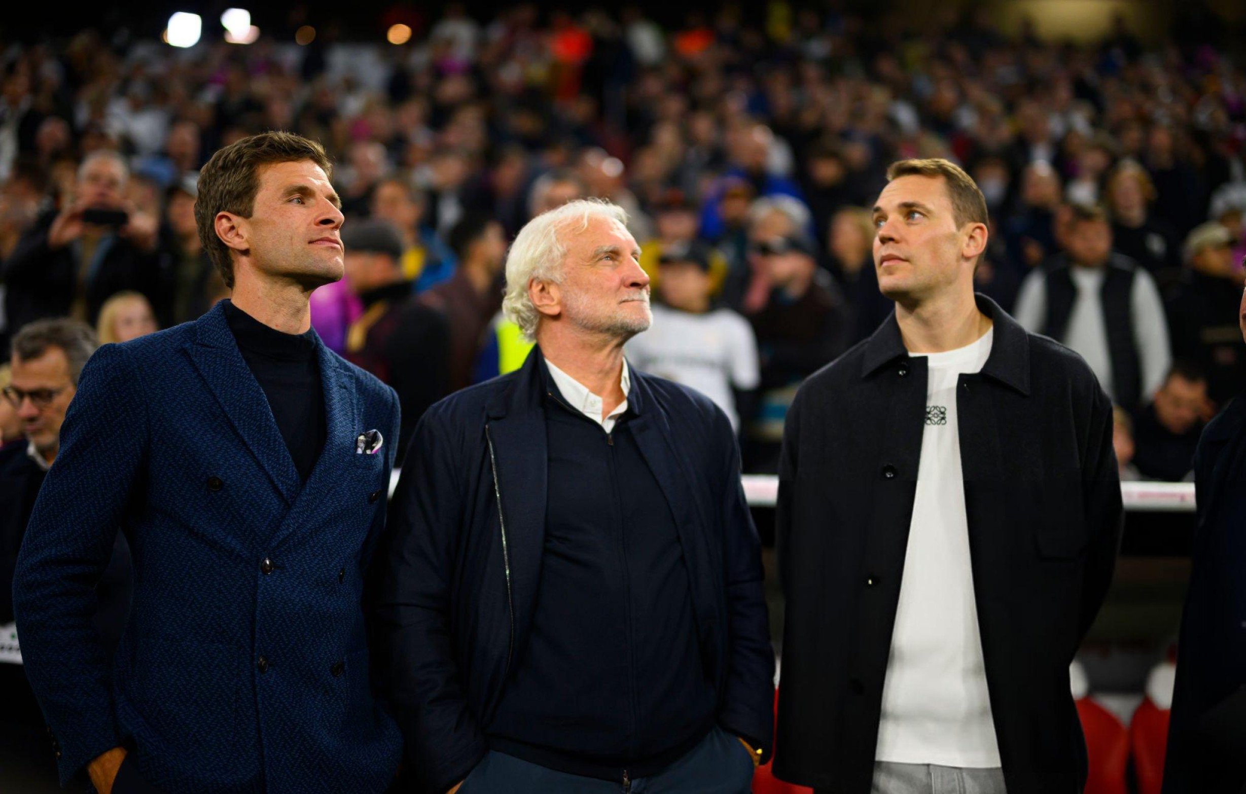 Bild: Liên đoàn bóng đá Đức đã hỏi riêng Neuer liệu anh có sẵn sàng trở lại tham dự World Cup năm sau hay không