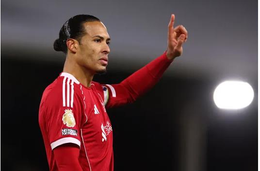 Chelsea bi chi trich vi bo qua co hoi chieu mo Virgil van Dijk.