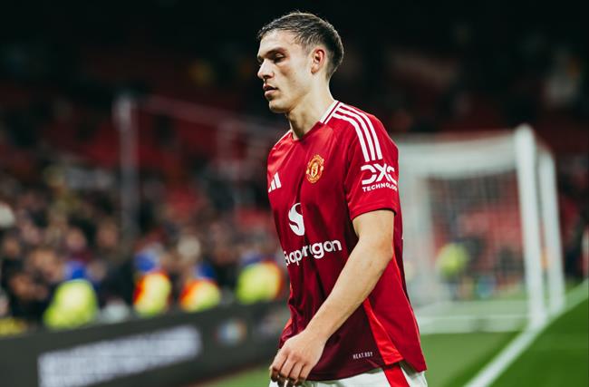 Nicky Butt khuyên MU nên loại bỏ Manuel Ugarte